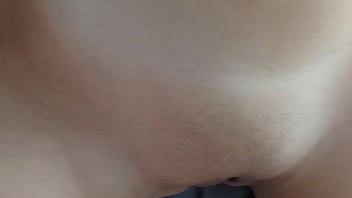 Mengejutkan Kakak Pacar Asia Di Kamarnya Dan Menutupi Tubuhnya Dengan Cairan Panasku!