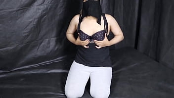 Mainin Memekku Sampai Aku Muncrat, Lihat Aku Sarah Si Jalang