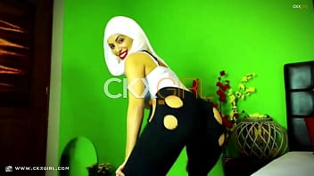 Gadis Arab Muslim Menggoda Di Webcam Dengan Legging Dan Pantyhose