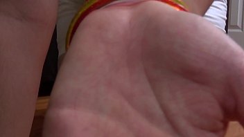 Putri Dominan Menguasai Ayah Tiri Dengan Kalung Kejut