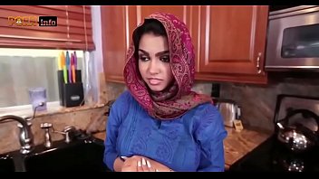 Arab Muslim Tersesat Digencet Pria Ganas Dalam Adegan Panas