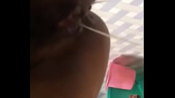 Gadis Desi Tak Berdosa Melepaskan Pancuran Intim