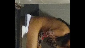 Neha Ngewein Abang Tiri Sambil Mandi, Suara Desahan Panasnya Bikin Nafsu Meledak