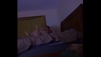 Menggoyang Ibu Tiriku Sementara Pacarku Menonton Dengan Penuh Hasrat