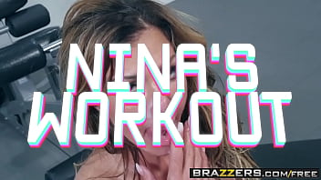 Nina Dolci: Keringat Seksi Di Balik Bokong Basah Yang Menggoda