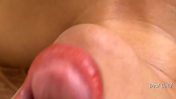 Desi Gadis India Panas Menggoda Dirinya Dengan Sayuran Sambil Merintih Dalam Bahasa Hindi