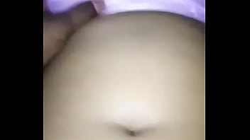 Gadis India Yang Menggoda Dengan Lekuk Tubuh Yang Memabukkan