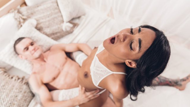 Bercinta Penuh Gairah Dengan Remaja Seksi Yang Menggairahkan