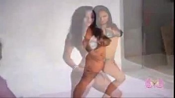 Gadis India Panas Dalam Bikini Menggoda