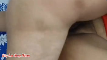 Kakak Tiri Ketahuan Mengintip Adik Tirinya Mandi – Film Porno Remaja