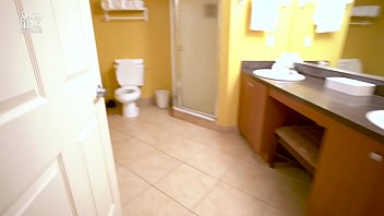 Liburan Rahasia Dengan Ibu Tiriku – Perjalanan Mobil Telanjang Dan Oral Di Kamar Hotel – Cory Chase