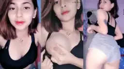 Dada Montok Dengan Puting Merah Jambu Yang Menggoda