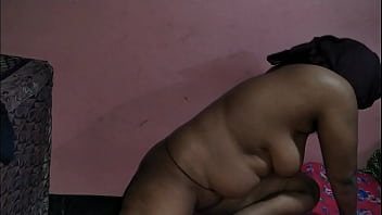 Anak Tiri Tak Sengaja Melihat ‘senjata’ Teman Ayahnya Dan Langsung Panas Membara