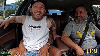 Mulatta Carioca Thais Gomes Apronta E Chupa Os Peitos De Uma Mulher Na Rua Durante A Carona