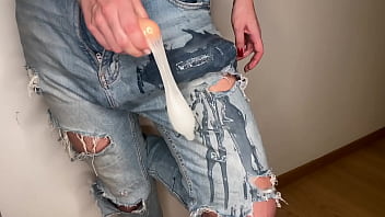 Ibu Tiri Yang Bergairah Ketahuan Anak Tiri Dan Menggodanya Dengan Dua Kontol Besarnya