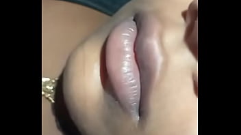 Bibir Seksi Desi Yang Menggoda
