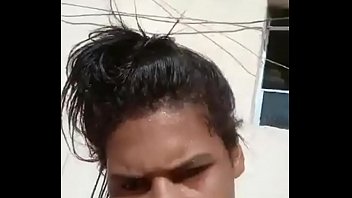 Gadis-gadis Nakal Pamer Tubuh Panas Di Siaran Langsung