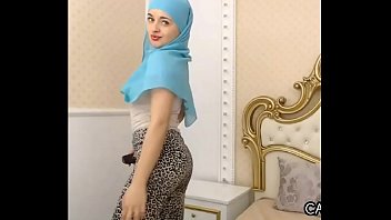 Gadis Arab Montok Berhijab Yang Menggoda