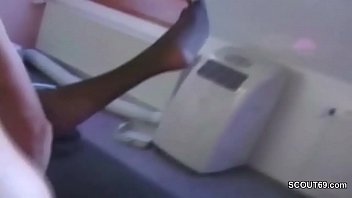 Mutti Dan Bibi Bantu Bocah Lelaki Merasakan Pengalaman Seks Pertamanya