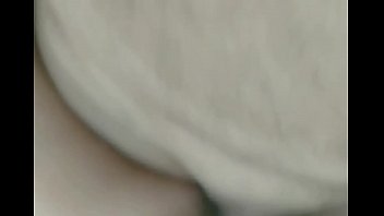 बार की नाचने वाली रंडी मसाज वाले से करवाते हुए चिंघाड़ने लगी