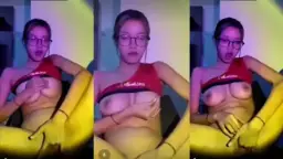 Mahasiswi Seksi Mengocek Memeknya Di Telegram