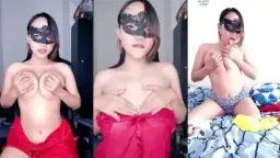 Matahari Tersipu Memamerkan Payudara Basah Yang Menggoda