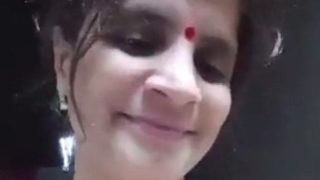 Tante Desi Montok Pamer Tubuh Telanjang Di Video Mesum