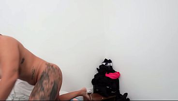 Kakak Iparku Masuk Kamarku Dan Menemukanku Telanjang, Kubiarkan Dia Menghajar Keras! – Karen Sleent