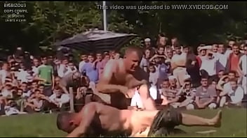 Gulat Turki Kehilangan Celana Dalamnya Di Tengah Pertandingan