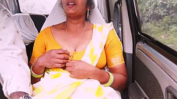 Pembantu India Digoyang Di Dalam Mobil, Bisikan Mesum Bahasa Telugu.