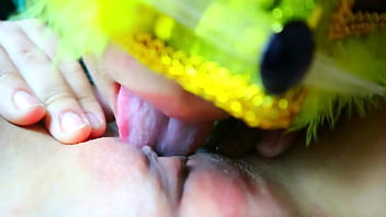 เลียหีนักเรียนสาวจนเยี่ยวแตกในปาก