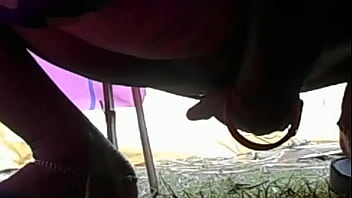 Desi Yang Mengalirkan Pancuran Panas