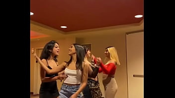 Gadis-gadis India Mungil Yang Menggoda