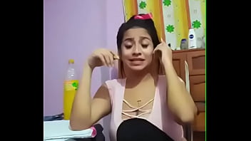 Gadis India Seksi Dengan Payudara Besar Menggoda