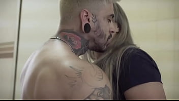 Menggoda Suami Dengan Adiknya Di Ruang Cuci