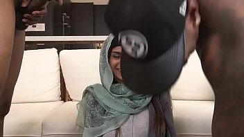 Mia Khalifa – Adegan Belakang Layar Yang Menggoda Dan Langka Bersama Bintang Arab Yang Memikat