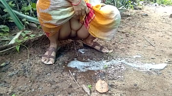 Tante Desi Pipis Di Alam Liar, Wajib Tonton Adegan Panasnya