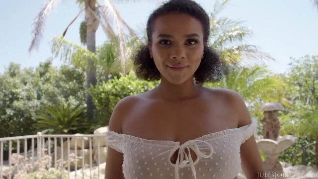 Alina Ali Merengek Tak Kunjung Puas, Haus Diterjang Kontol