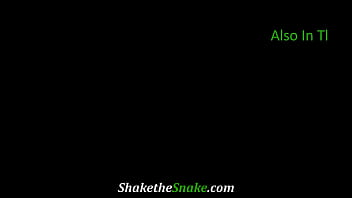 Goyang Ular – Dia Menggoyang Ayah Dan Kakak Tirinya!