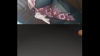 Menggoda Di Depan Kamera Live Dengan Gerakan Yang Memikat.