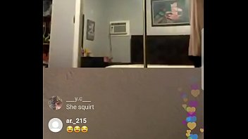 Pantat Montok Gadis Kulit Cerah Menggoyang Dan Muncrat Di Live Ig