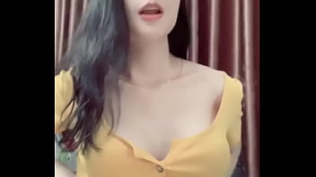 Màn Trình Diễn Nóng Bỏng Trên Bigo Live Với Vòng Một Căng Tràn Quyến Rũ