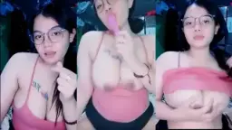 Della Pamer Payudara Montoknya Yang Menggoda