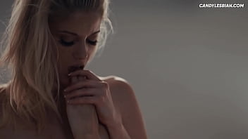 Saudara Tiri Lesbian – Masturbasi Berdampingan Dengan Penuh Gairah