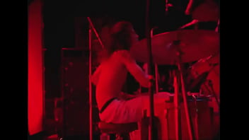 Pisau Cukur Menggoda Di Tangan Kurt Cobain – Penampilan Nirvana Yang Menggairahkan Tahun 1991