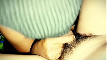 Tukang Bersih-bersih Dipekerjakan Ekstra Untuk Urusan Ranjang Majikan