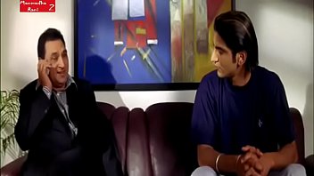 Gadis India Yang Menggoda Dengan Sari Transparan Dan Pinggul Bergoyang