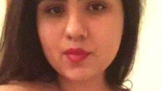 Foto Selfie Bocor Pembaca Berita Seksi Pakistan Yang Mengompol