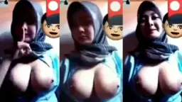 Ukhty Montok Dengan Payudara Besar Dan Bokong Seksi Vcs