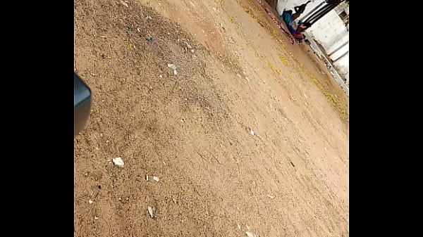 Ganti Gaun Desi Yang Menggoda